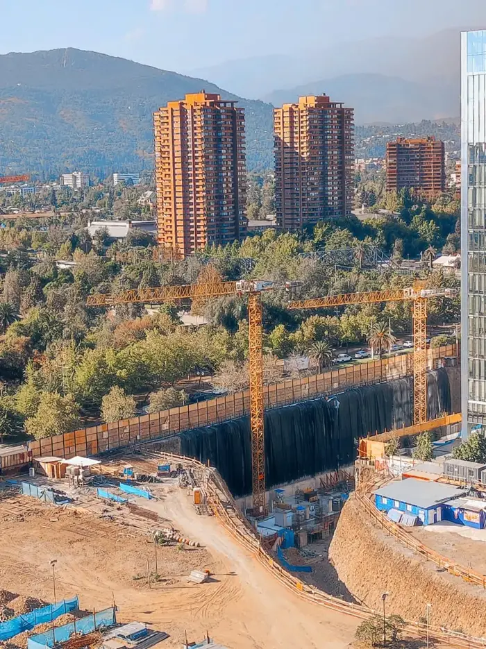 Grúa torre Liebherr en el proyecto IH Lote 19 en Santiago